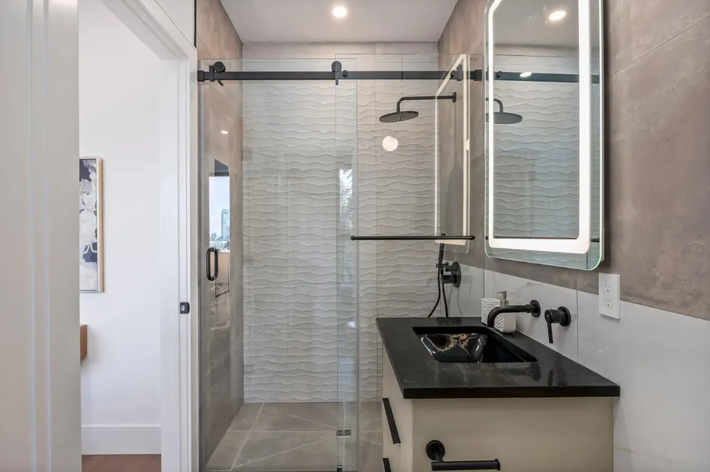 2703 Erlton Street SW Calgary AB T2S 2W4