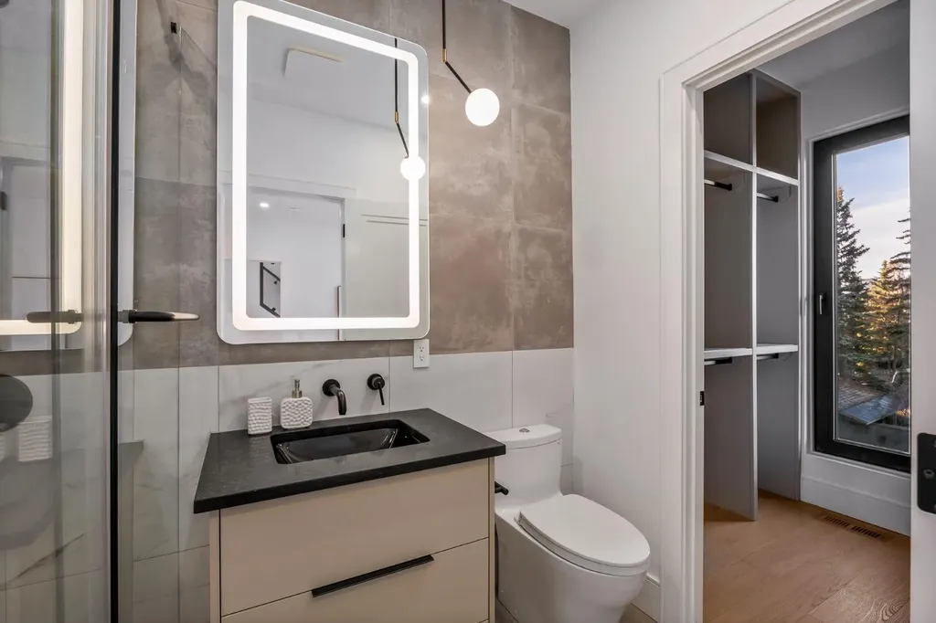 2703 Erlton Street SW Calgary AB T2S 2W4