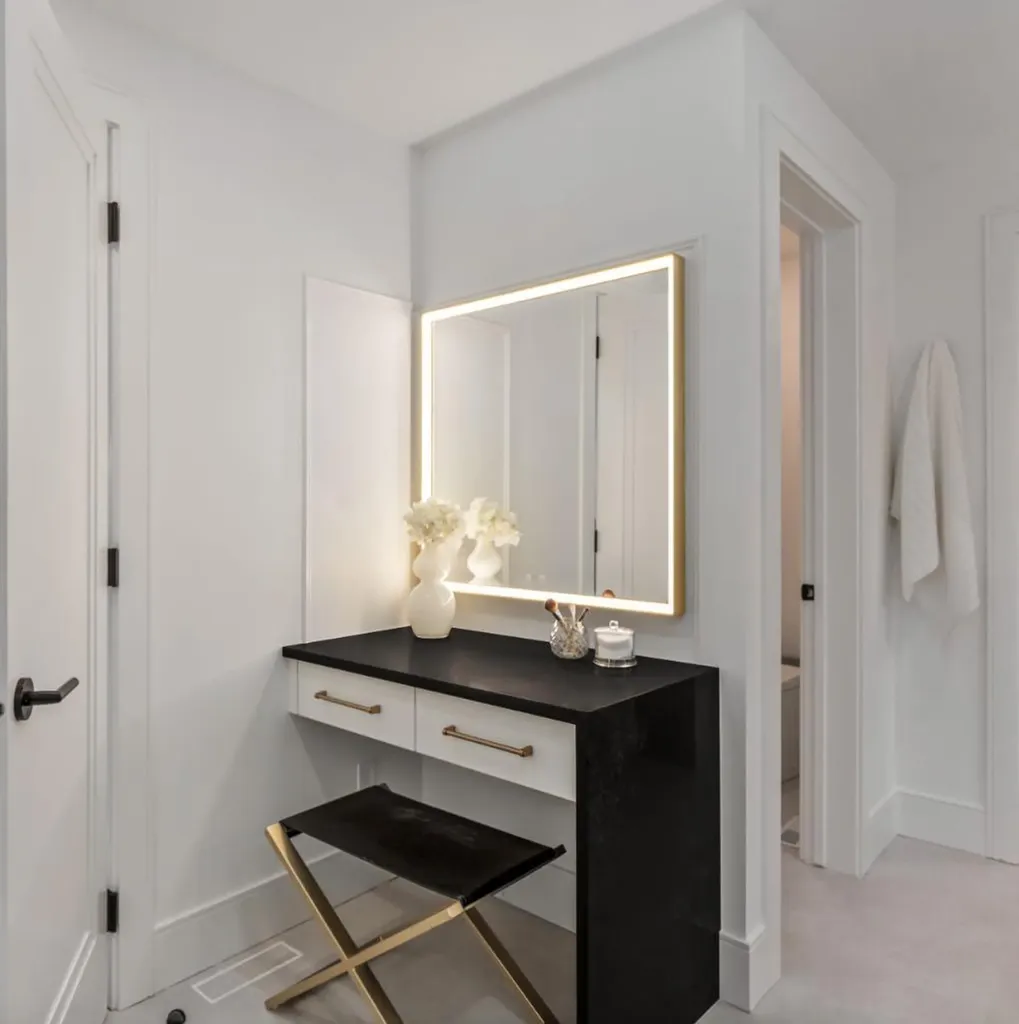 2703 Erlton Street SW Calgary AB T2S 2W4
