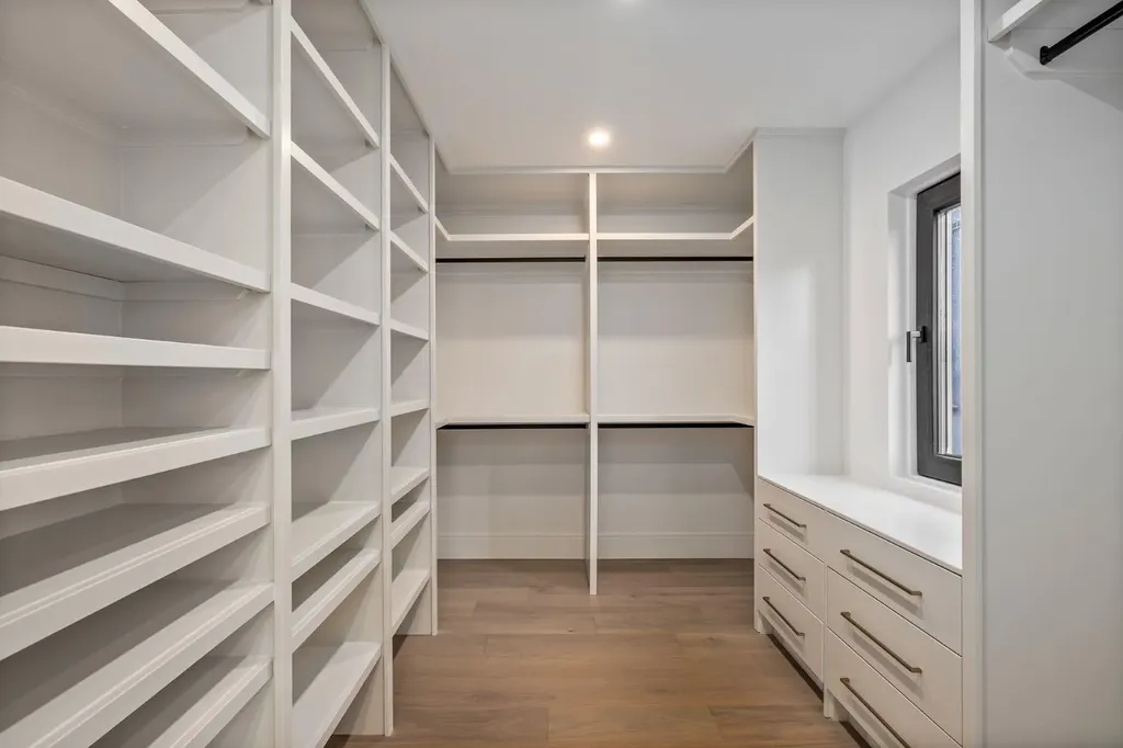 2703 Erlton Street SW Calgary AB T2S 2W4