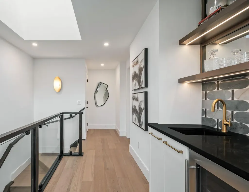 2703 Erlton Street SW Calgary AB T2S 2W4