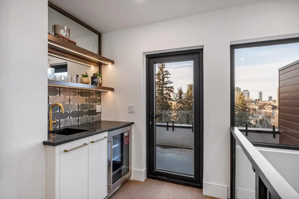 2703 Erlton Street SW Calgary AB T2S 2W4