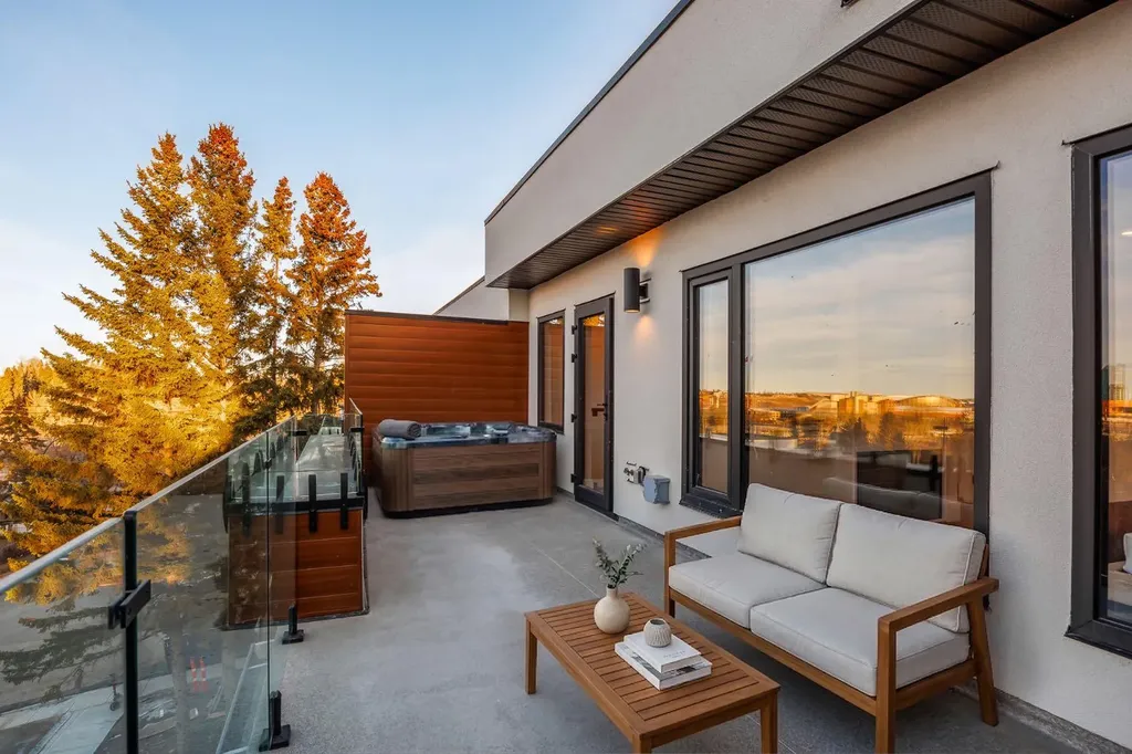 2703 Erlton Street SW Calgary AB T2S 2W4