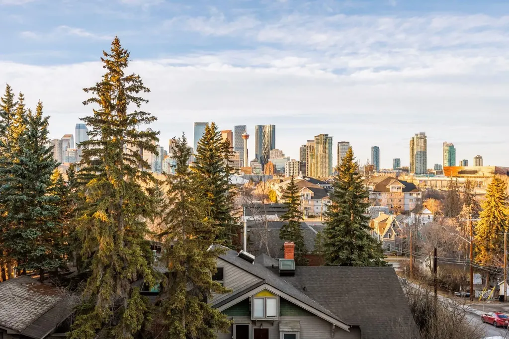 2703 Erlton Street SW Calgary AB T2S 2W4