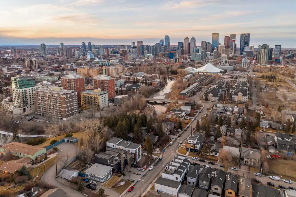 2703 Erlton Street SW Calgary AB T2S 2W4