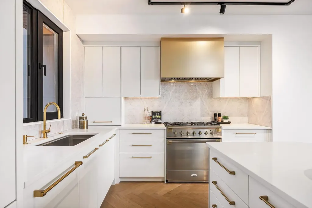 2703 Erlton Street SW Calgary AB T2S 2W4