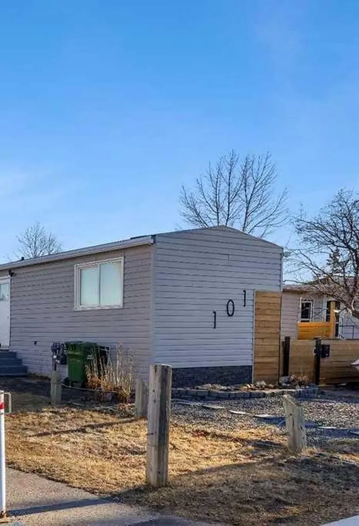 101 Huntstrom Drive NE Calgary AB T2K 5V5