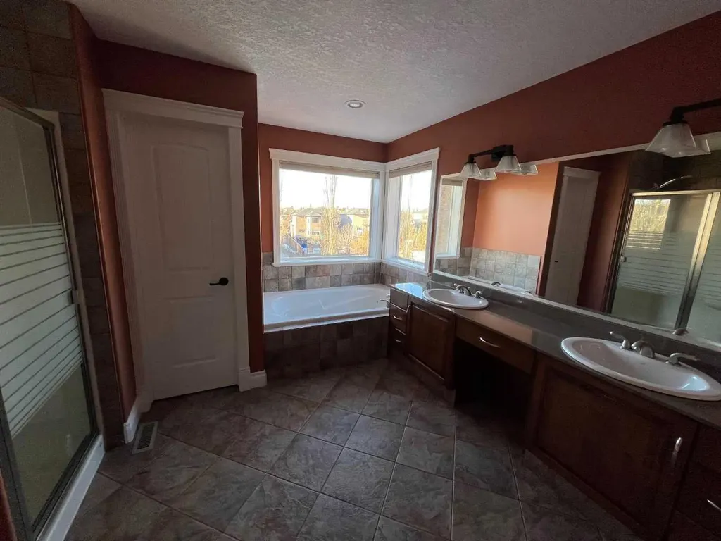 75 Royal Abbey Rise NW Calgary AB T3G 4Y5