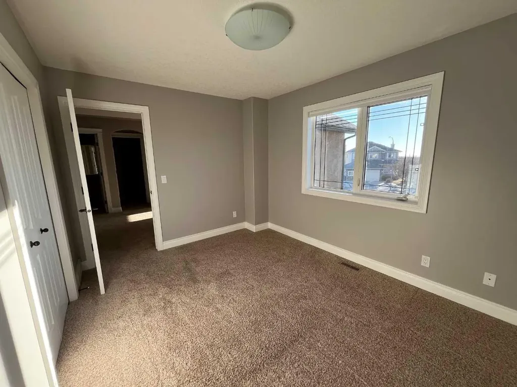 75 Royal Abbey Rise NW Calgary AB T3G 4Y5