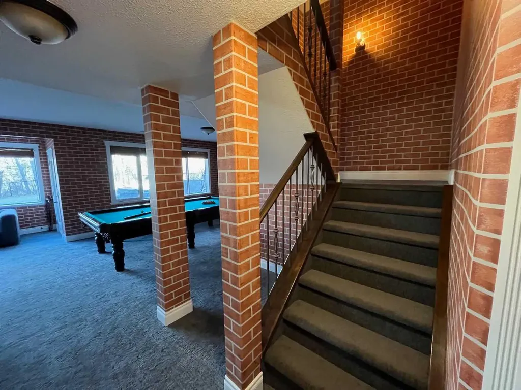 75 Royal Abbey Rise NW Calgary AB T3G 4Y5