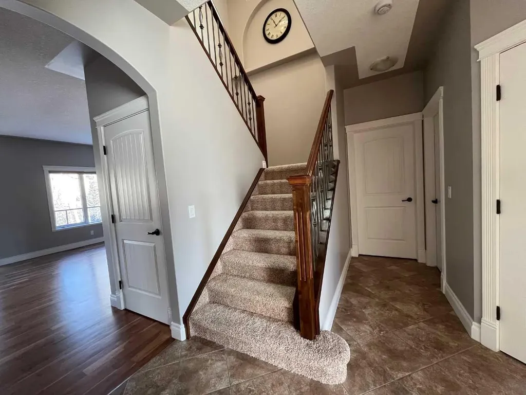 75 Royal Abbey Rise NW Calgary AB T3G 4Y5