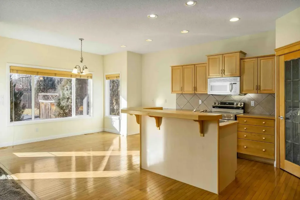153 Kincora Bay NW Calgary AB T3R 1L4