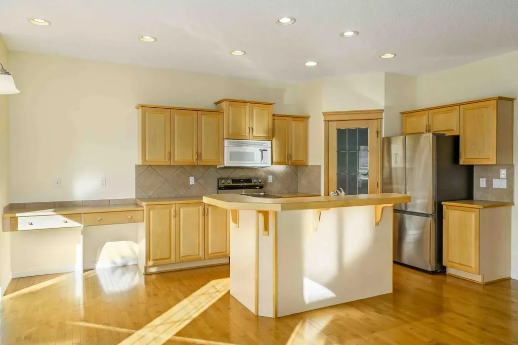 153 Kincora Bay NW Calgary AB T3R 1L4