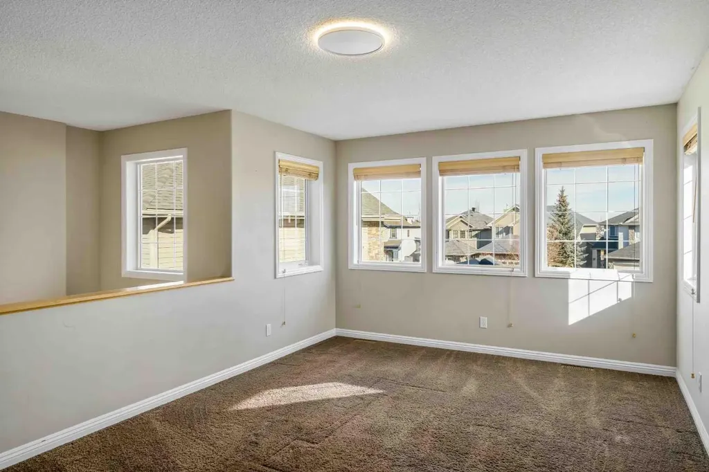 153 Kincora Bay NW Calgary AB T3R 1L4