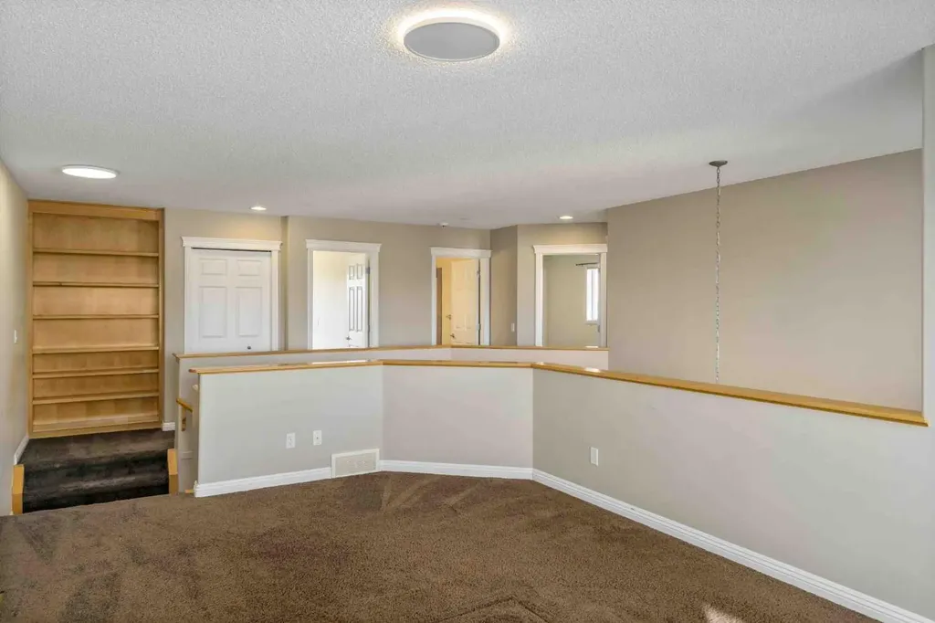 153 Kincora Bay NW Calgary AB T3R 1L4