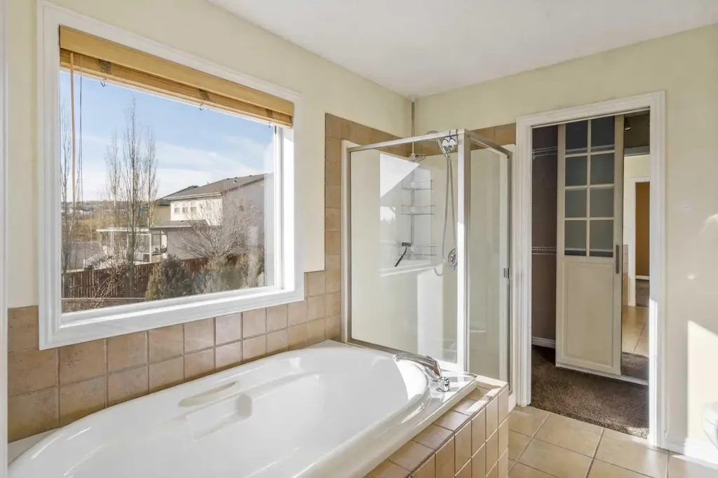 153 Kincora Bay NW Calgary AB T3R 1L4