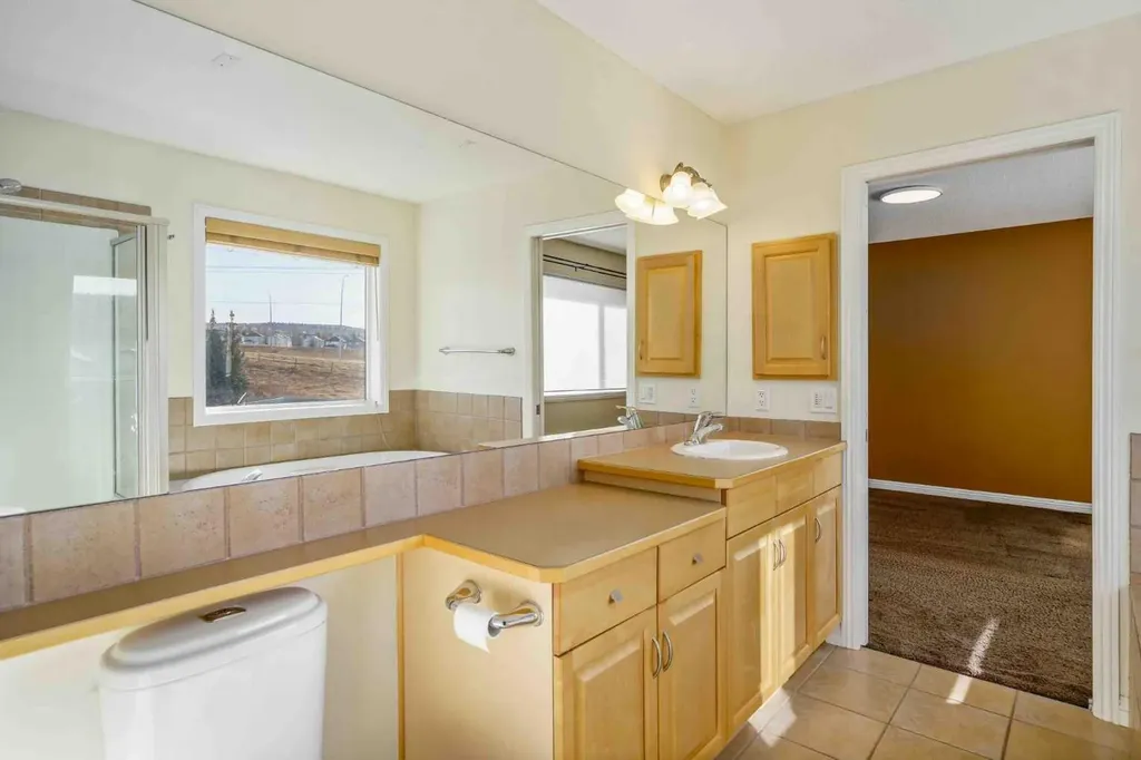 153 Kincora Bay NW Calgary AB T3R 1L4