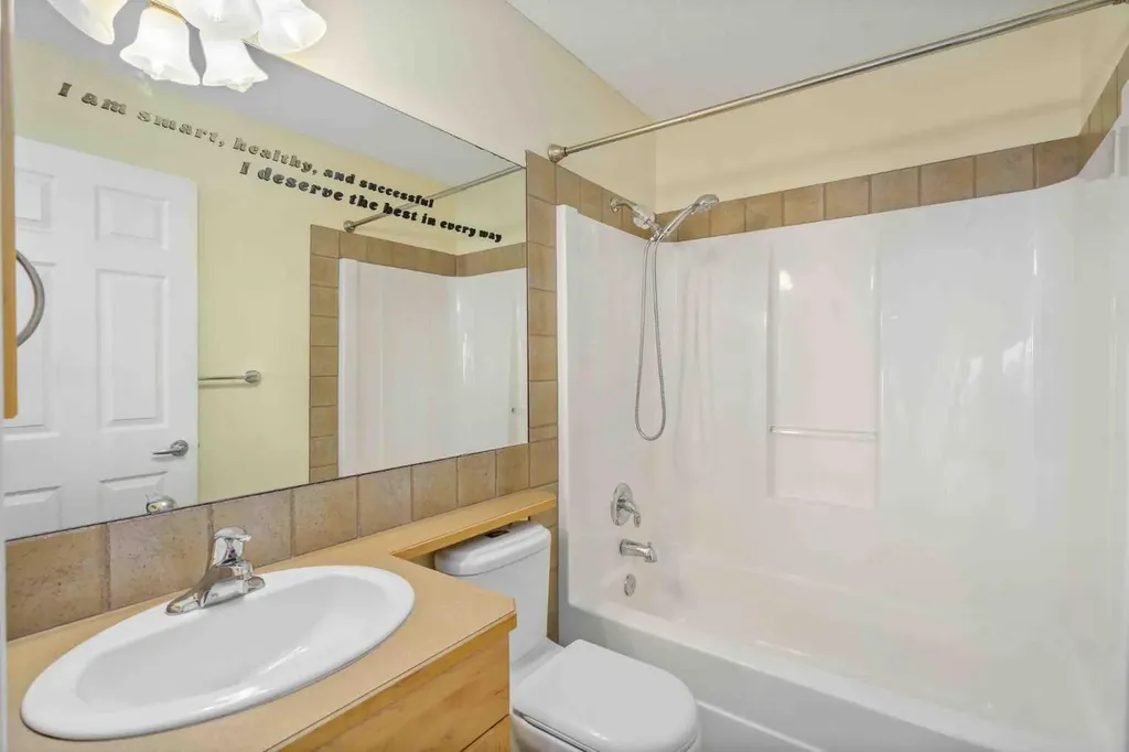 153 Kincora Bay NW Calgary AB T3R 1L4