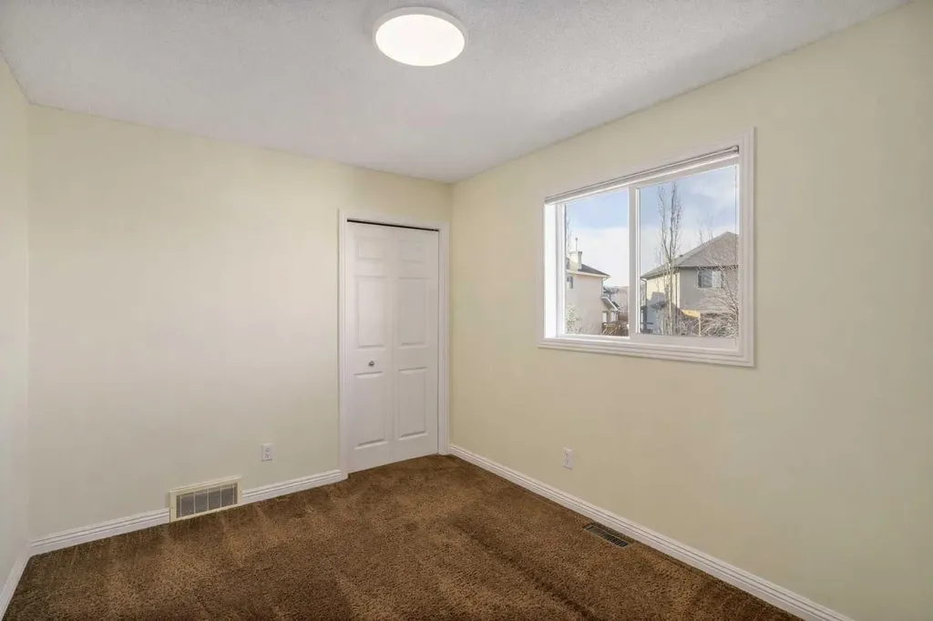 153 Kincora Bay NW Calgary AB T3R 1L4