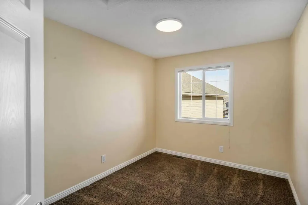 153 Kincora Bay NW Calgary AB T3R 1L4