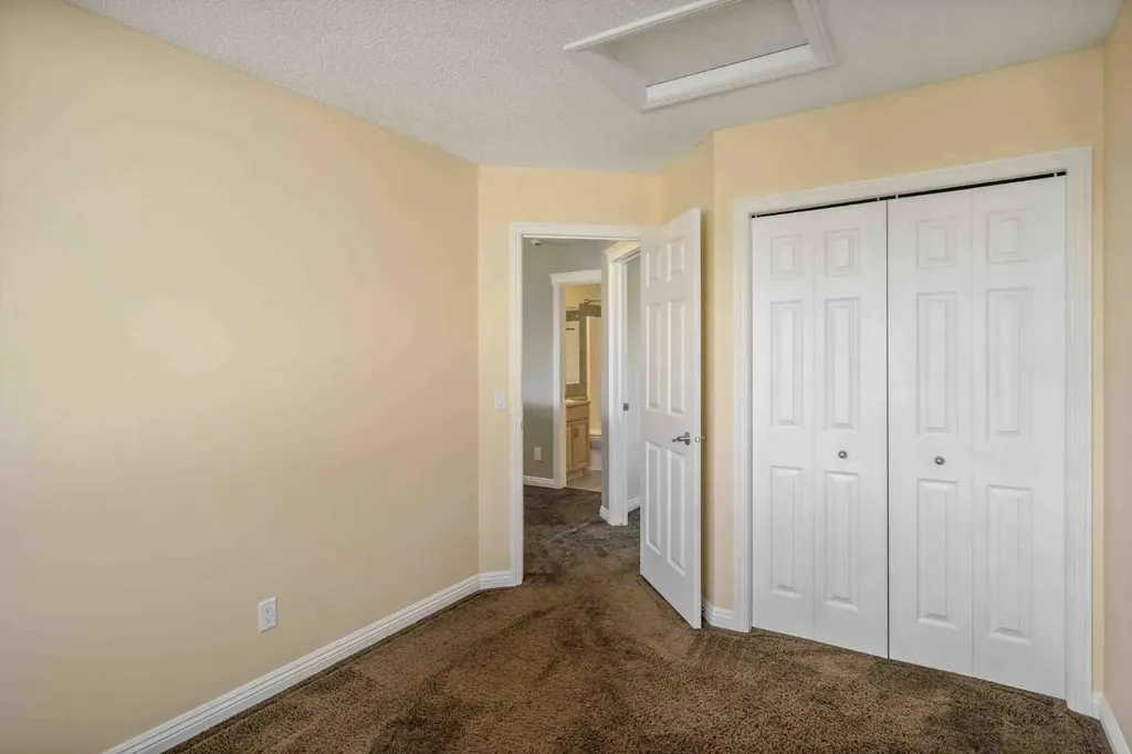 153 Kincora Bay NW Calgary AB T3R 1L4