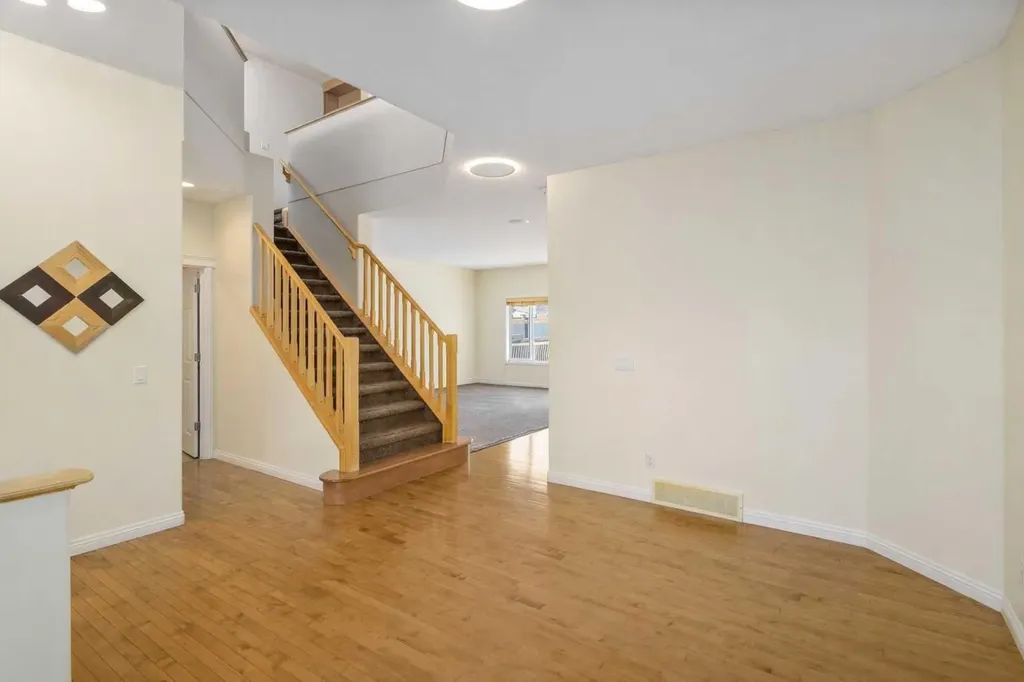 153 Kincora Bay NW Calgary AB T3R 1L4