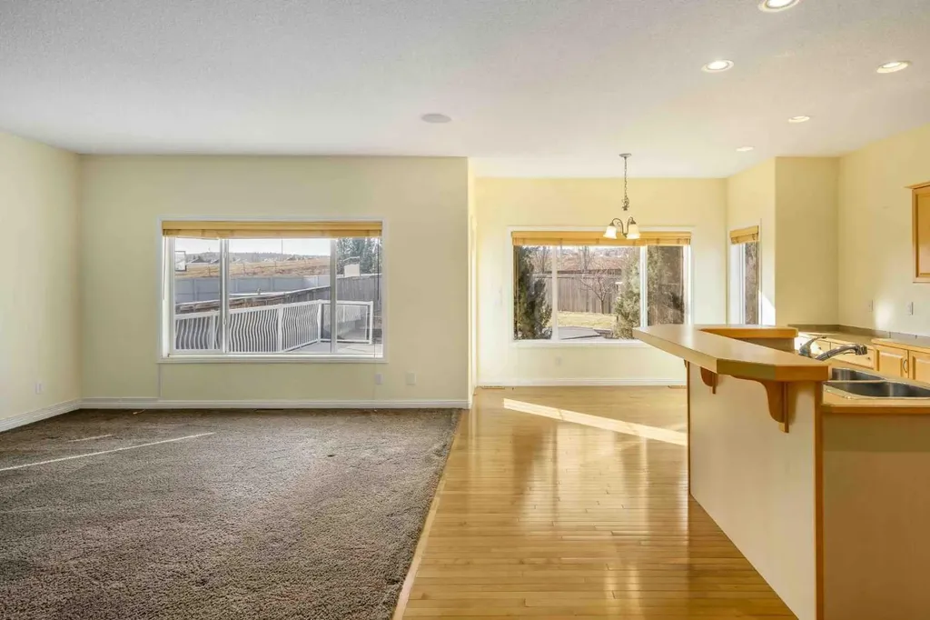 153 Kincora Bay NW Calgary AB T3R 1L4