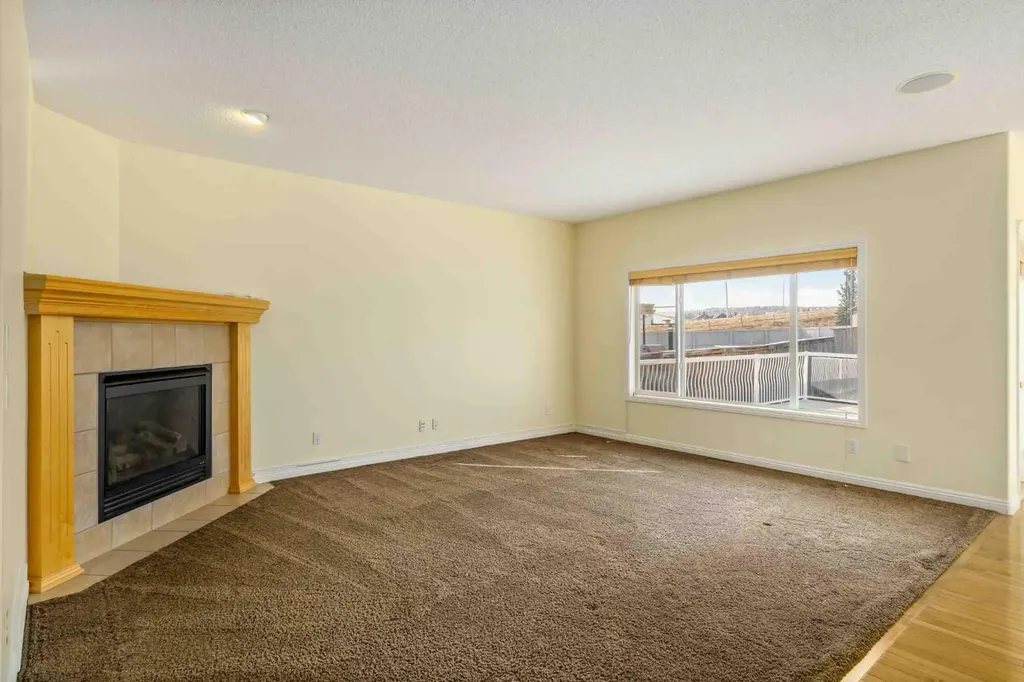 153 Kincora Bay NW Calgary AB T3R 1L4