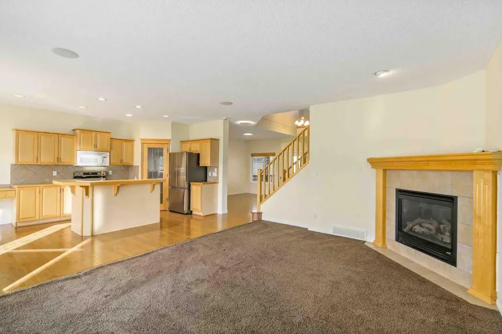 153 Kincora Bay NW Calgary AB T3R 1L4