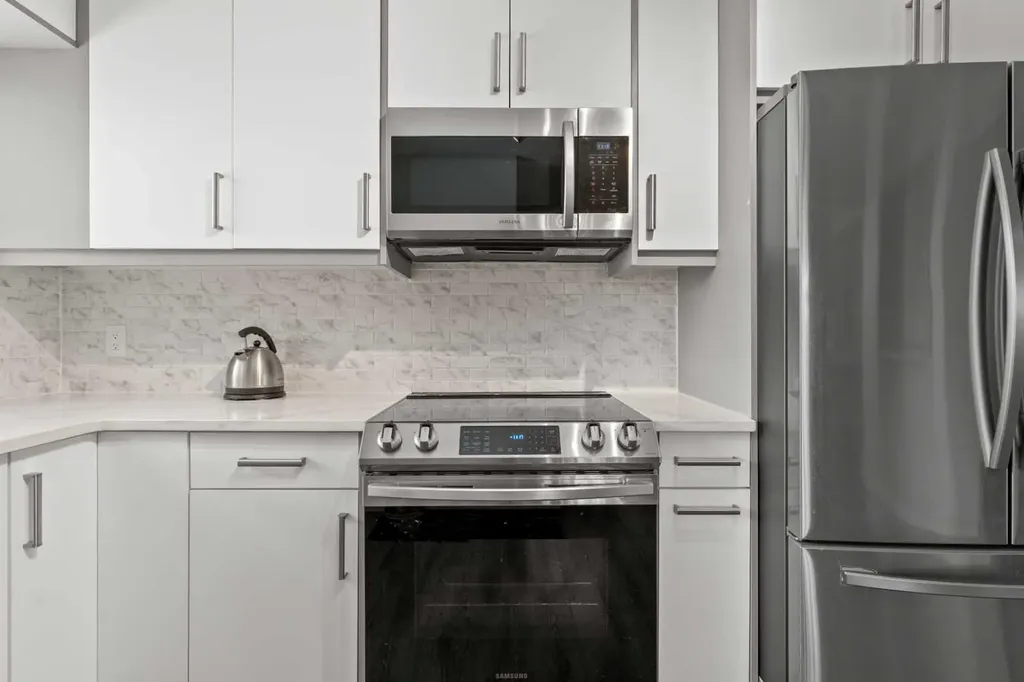 321 Haddon Road SW Calgary AB T2V 2Z4