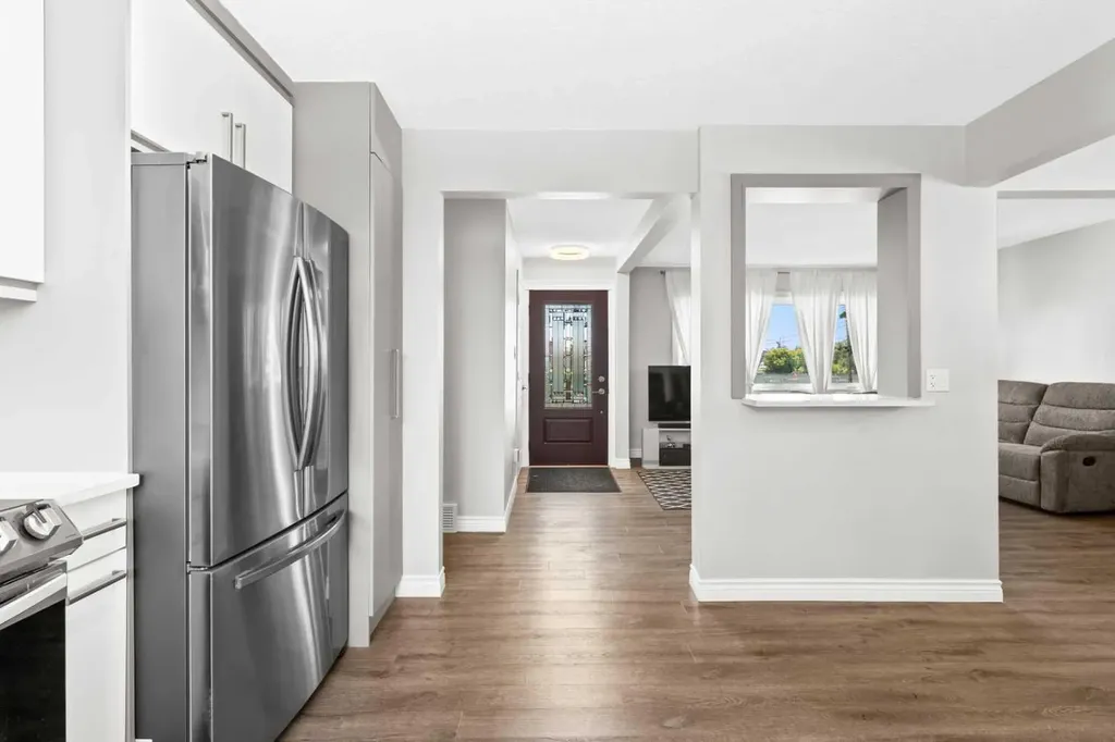 321 Haddon Road SW Calgary AB T2V 2Z4