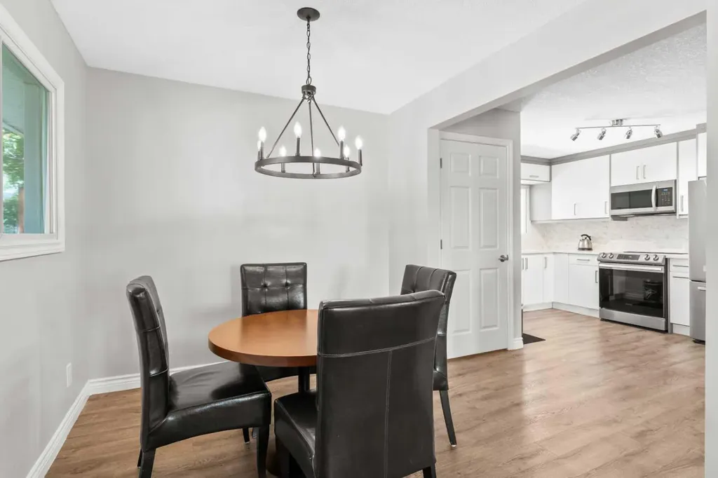 321 Haddon Road SW Calgary AB T2V 2Z4