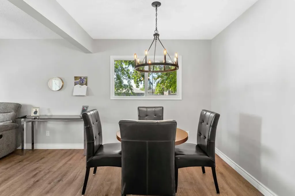 321 Haddon Road SW Calgary AB T2V 2Z4