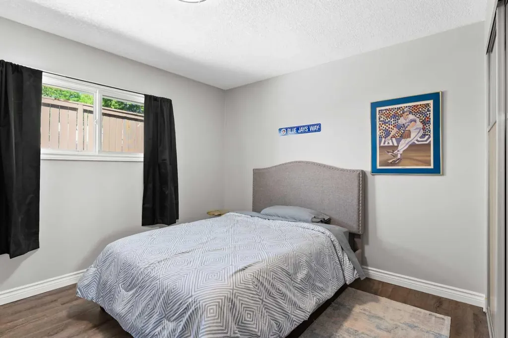321 Haddon Road SW Calgary AB T2V 2Z4