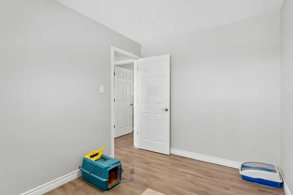 321 Haddon Road SW Calgary AB T2V 2Z4