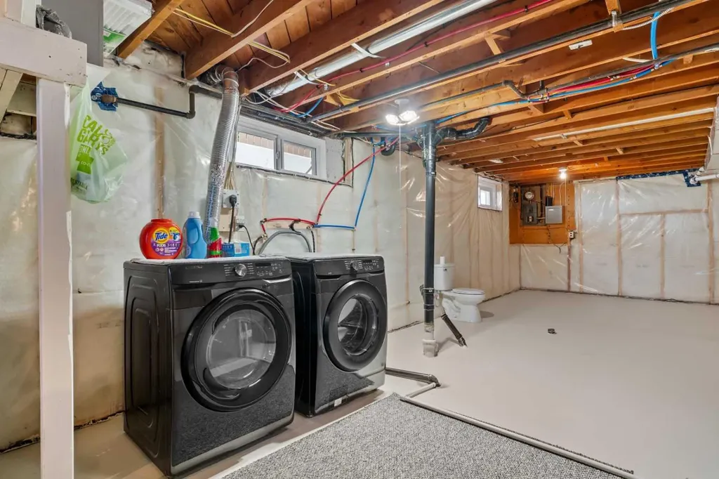 321 Haddon Road SW Calgary AB T2V 2Z4