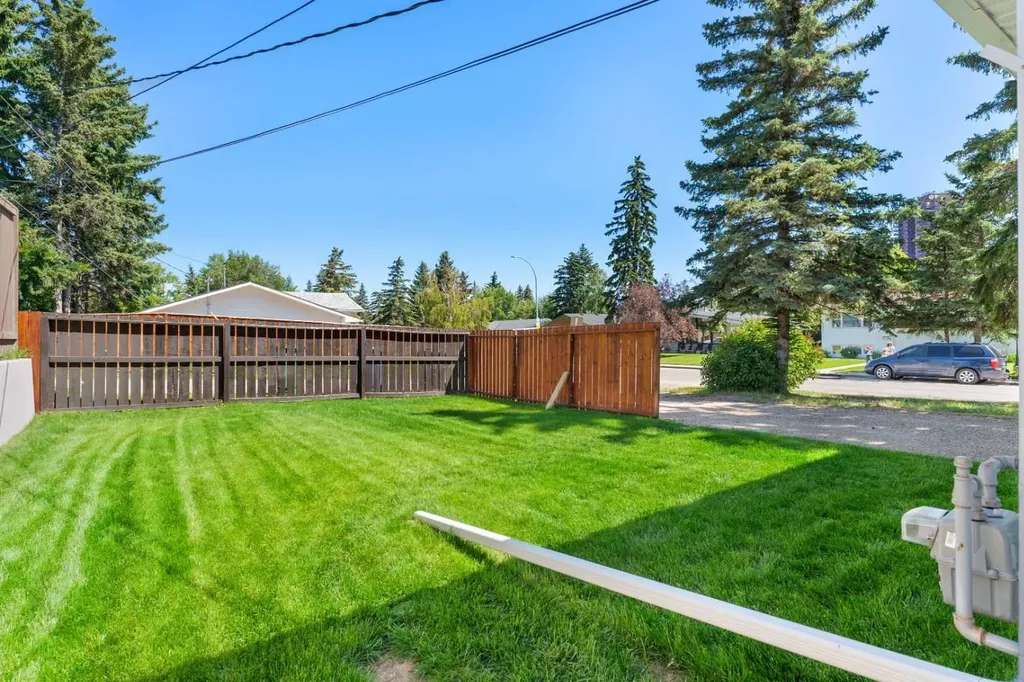 321 Haddon Road SW Calgary AB T2V 2Z4