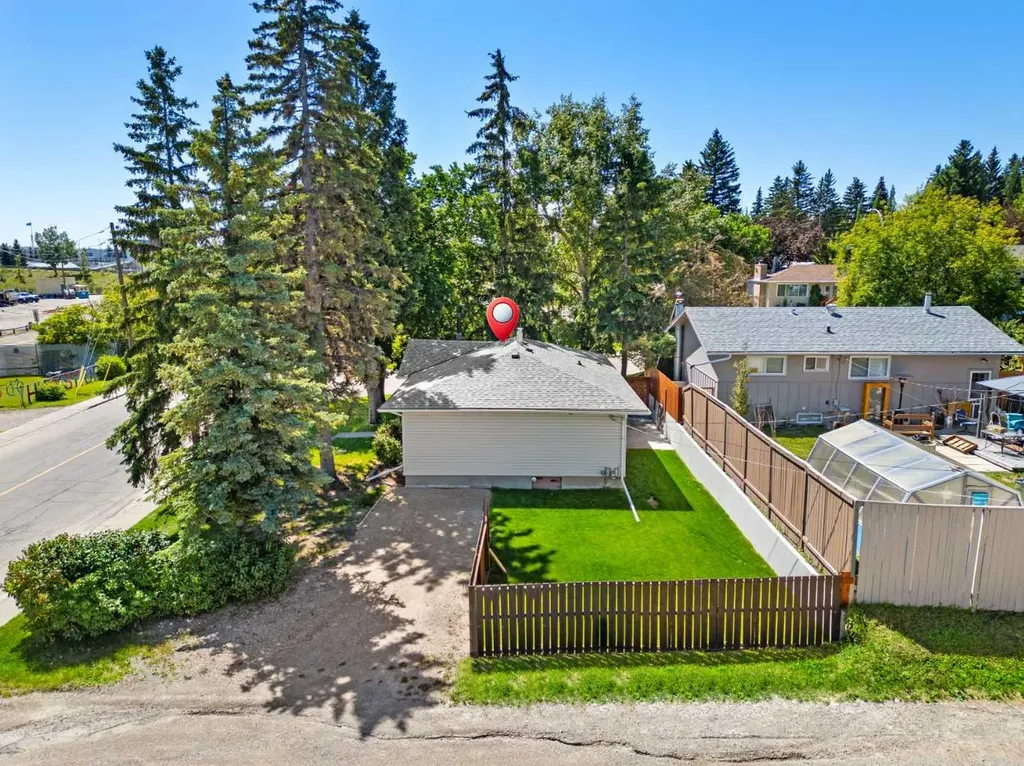 321 Haddon Road SW Calgary AB T2V 2Z4