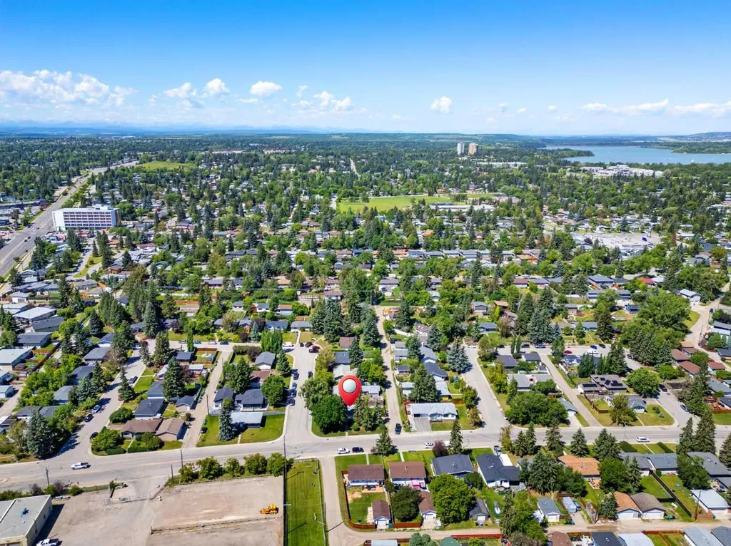 321 Haddon Road SW Calgary AB T2V 2Z4