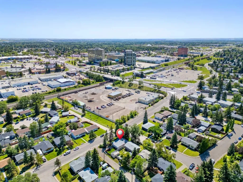 321 Haddon Road SW Calgary AB T2V 2Z4