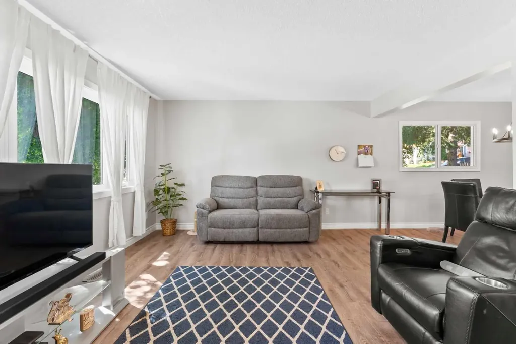 321 Haddon Road SW Calgary AB T2V 2Z4