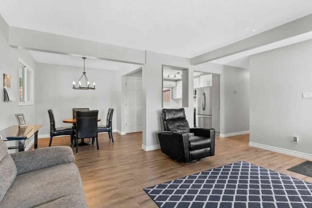 321 Haddon Road SW Calgary AB T2V 2Z4