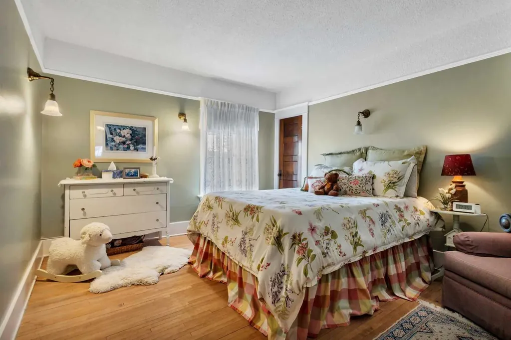 5331 51 Avenue Lacombe AB T4L 1N5