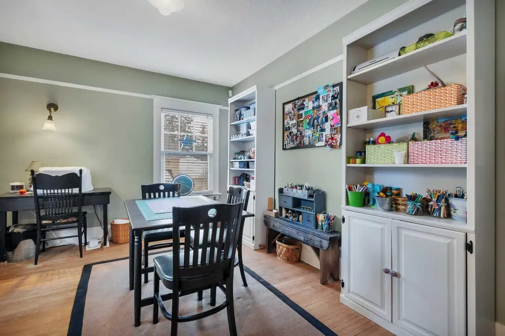 5331 51 Avenue Lacombe AB T4L 1N5