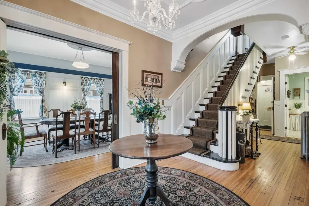 5331 51 Avenue Lacombe AB T4L 1N5