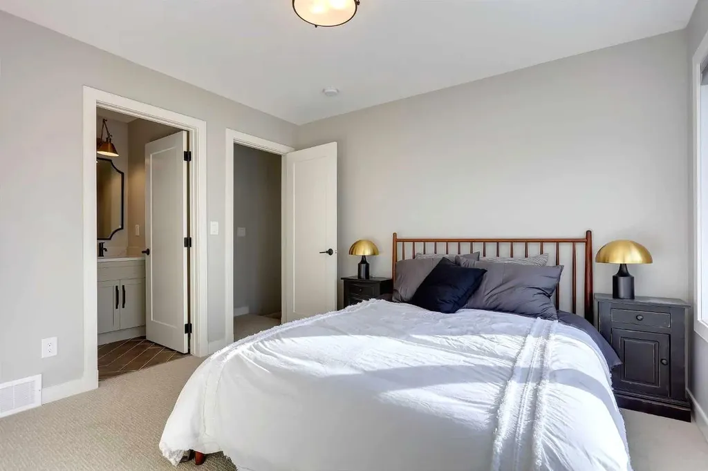 1426 23 Avenue NW Calgary AB T2K 1M5