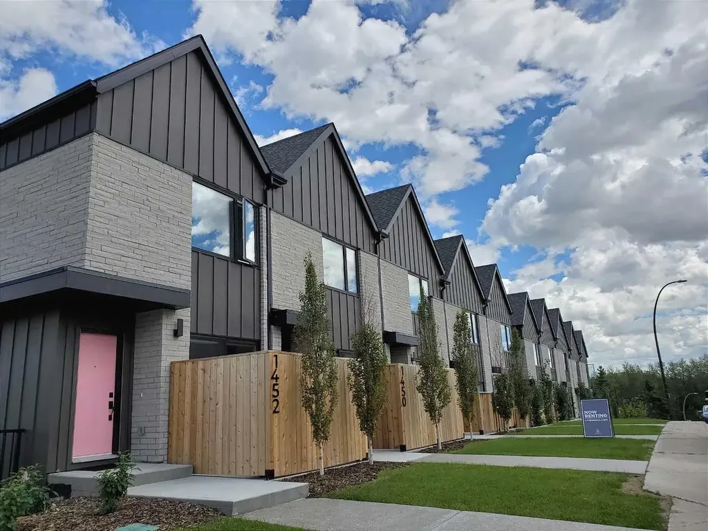 1426 23 Avenue NW Calgary AB T2K 1M5