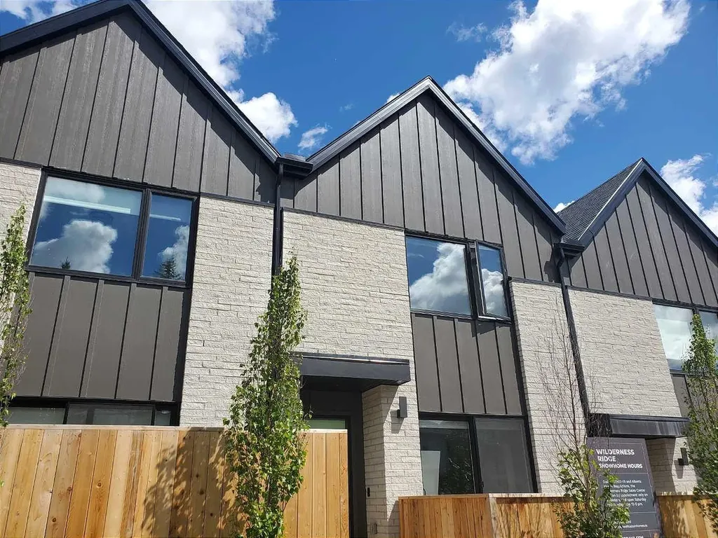 1426 23 Avenue NW Calgary AB T2K 1M5