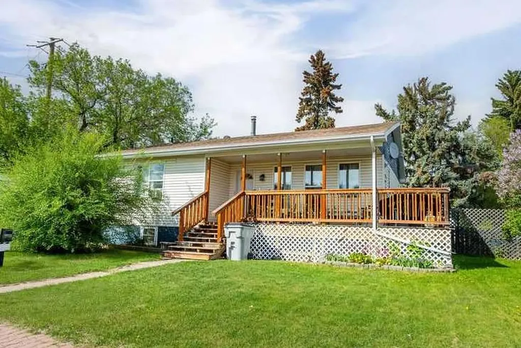 502 5 Avenue Wainwright AB T9W 1B1