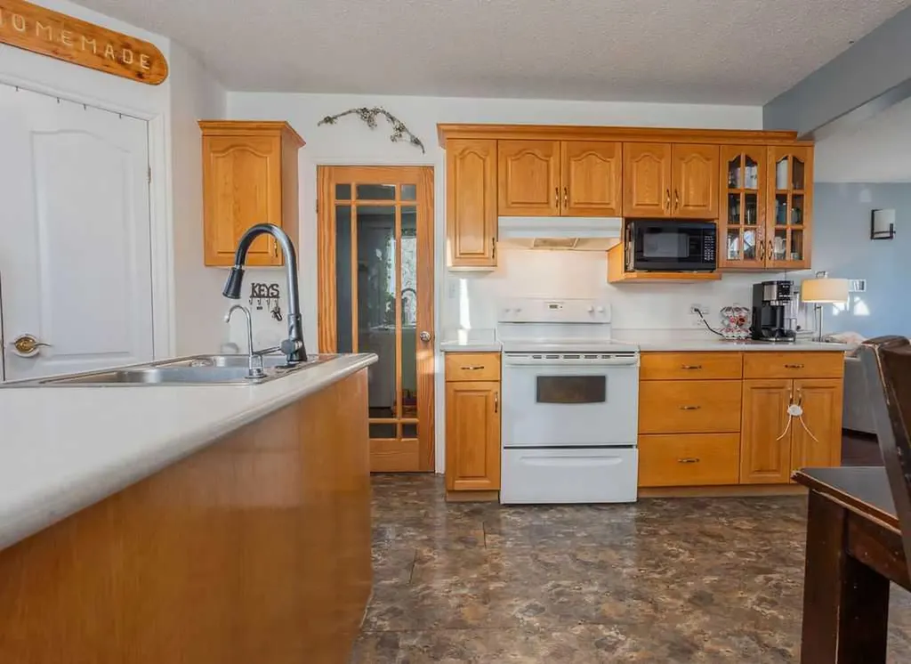 502 5 Avenue Wainwright AB T9W 1B1